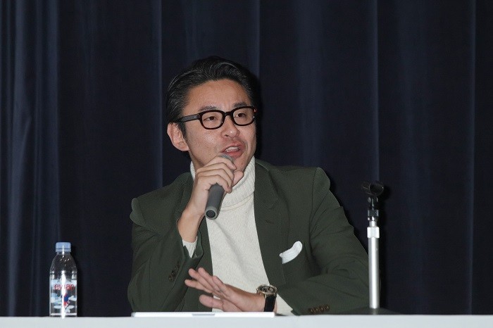 栗原氏プロフィール用２.jpg