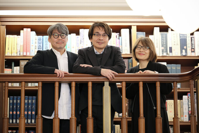 左から、講談社C-stationチーフエディター川崎耕司、心理占星術研究家・翻訳家の鏡リュウジさん、ライター・編集者の岡本純子さん