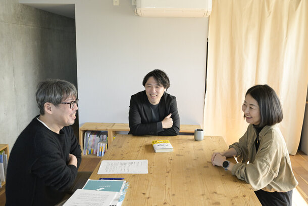 左からC-stationチーフエディター川崎耕司氏, 非効率家/書籍PR 黒田剛氏, 担当編集者 下井香織氏