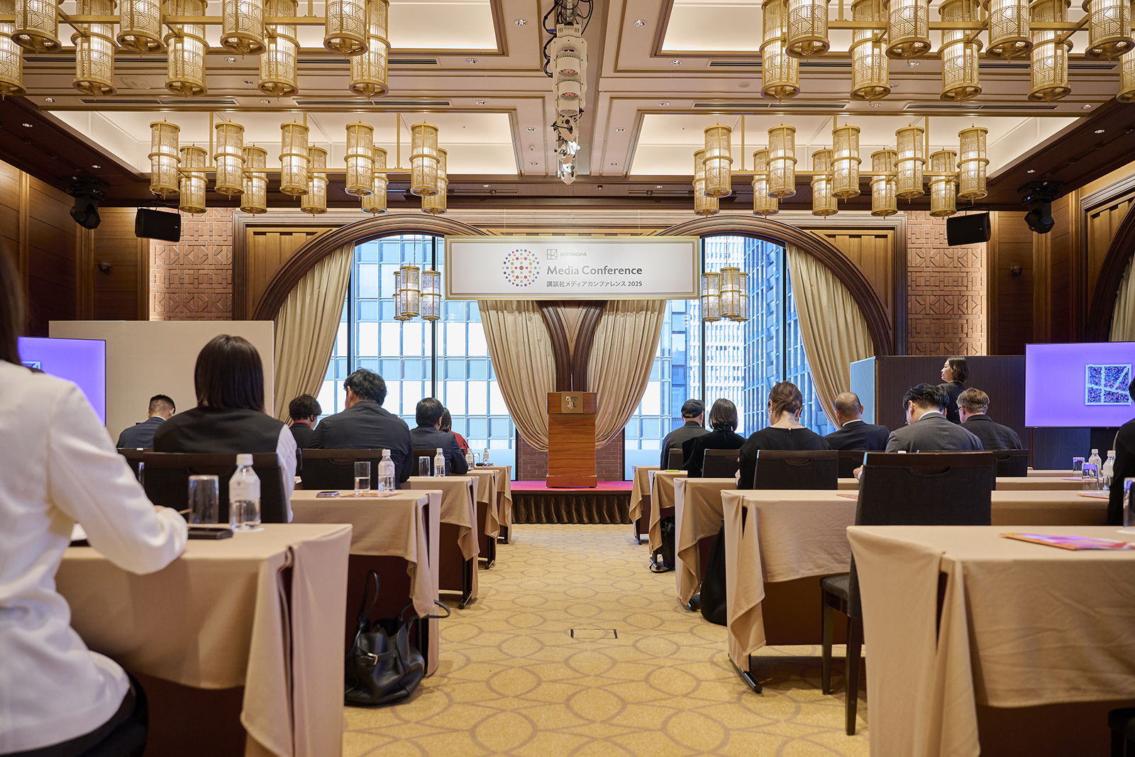 講談社メディアアワード2025の贈賞式の会場（東京會舘「マグノリア」）
