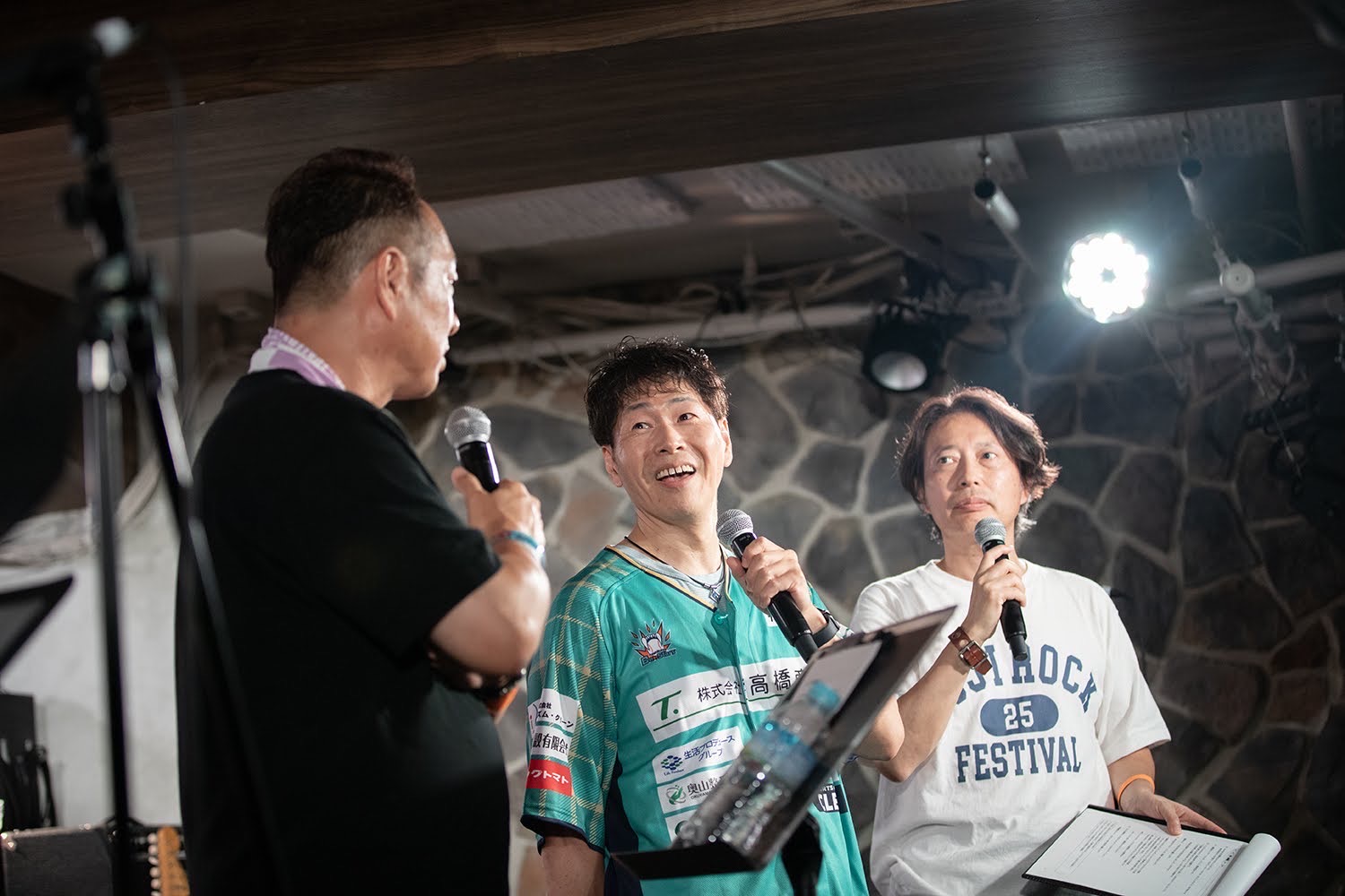 左から、サン代表プロデューサー田中準也氏、タスカジCOO藤原尚也氏、講談社長崎亘宏氏